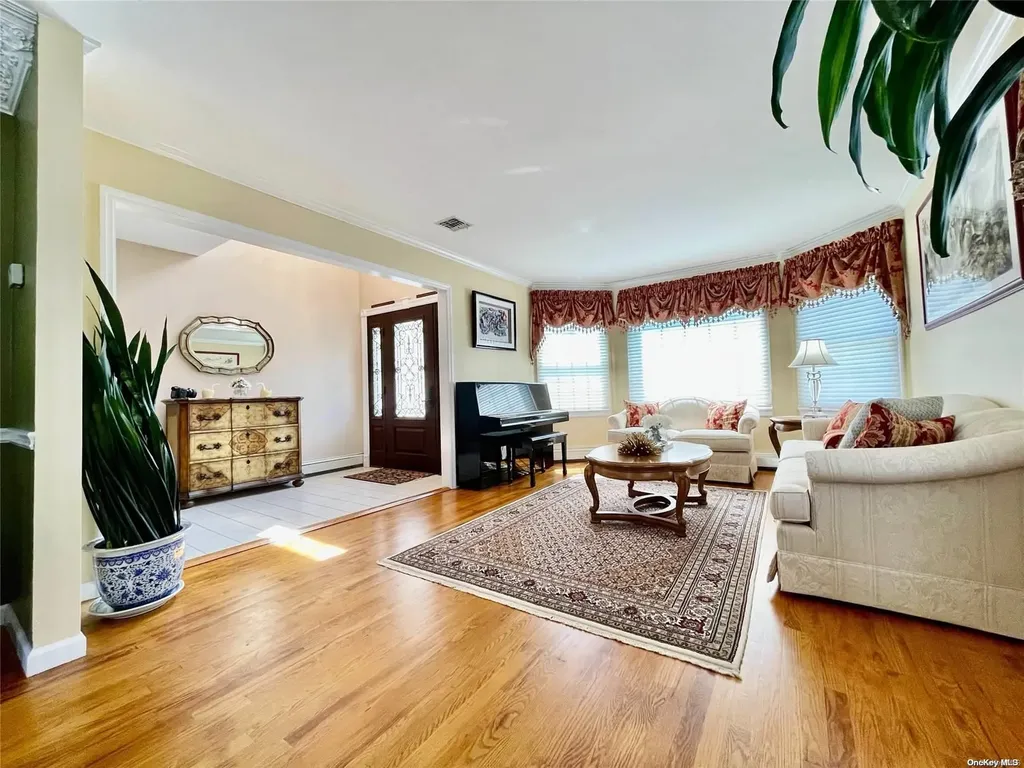 36 Whitney Avenue Syosset NY 11791
