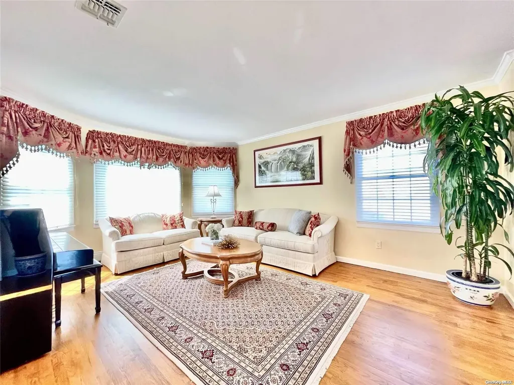 36 Whitney Avenue Syosset NY 11791