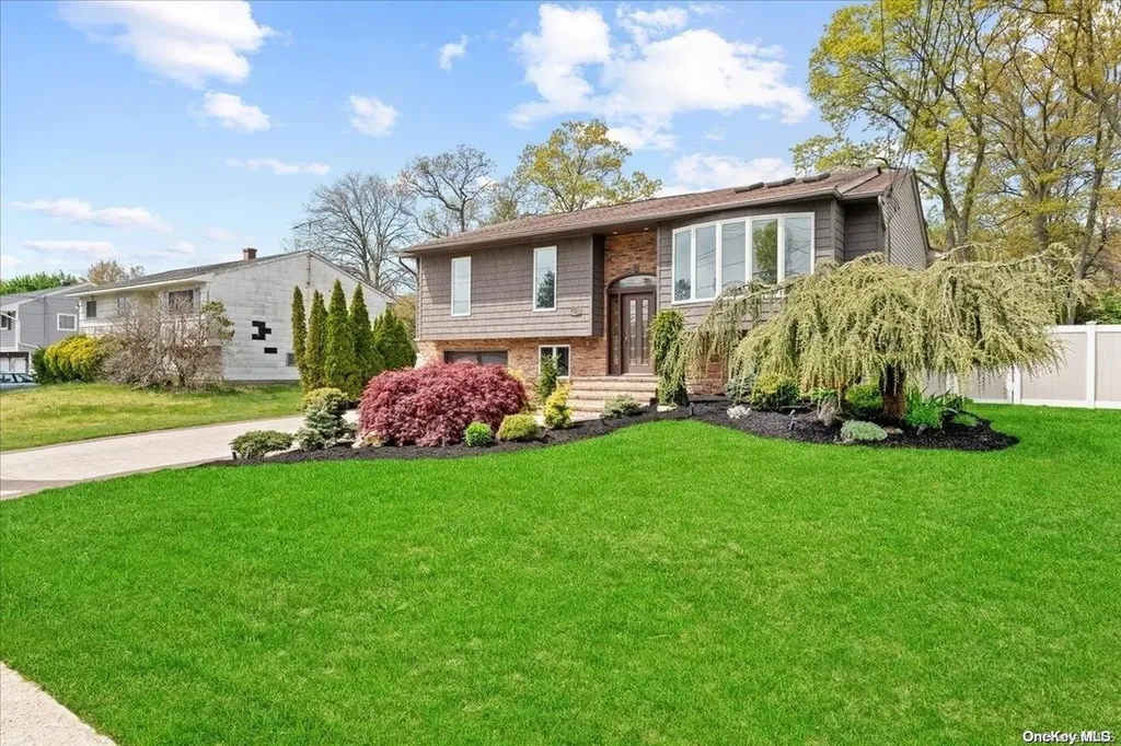 126 Boulevard Avenue West Islip NY 11795