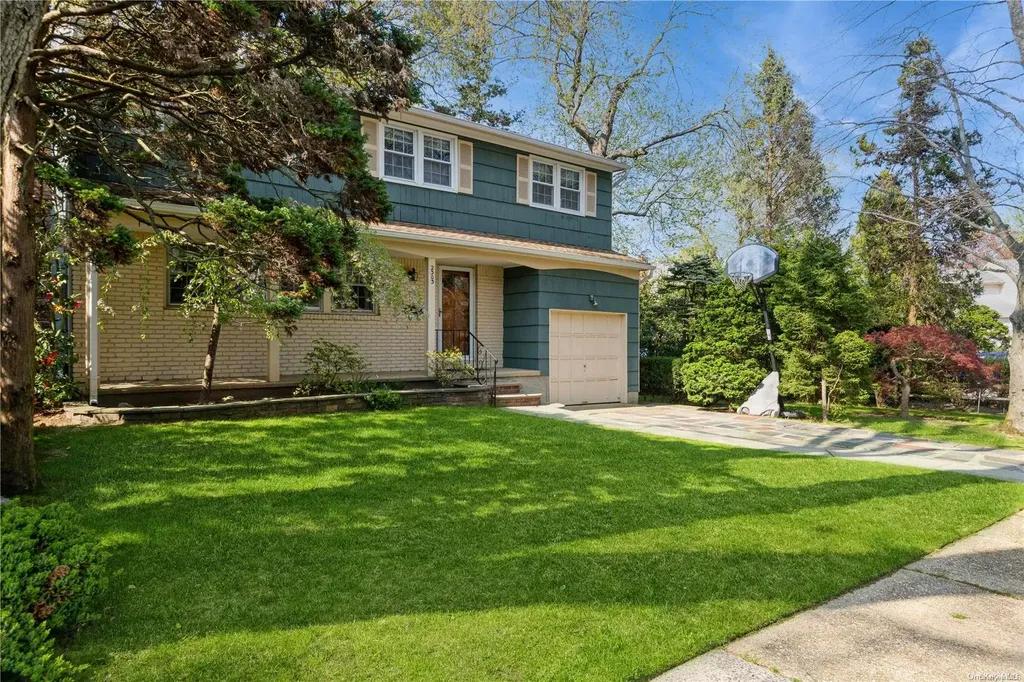 2303 Margaret Boulevard Merrick NY 11566