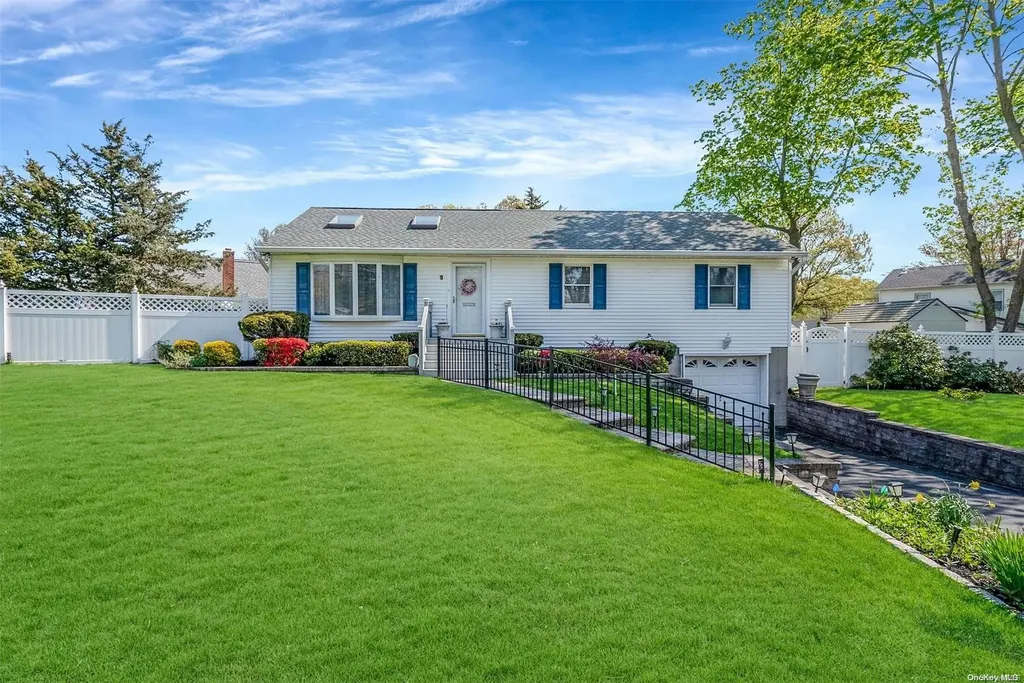 9 Uranus Road Rocky Point NY 11778