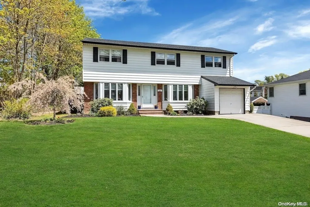 11 Byron Road Commack NY 11725