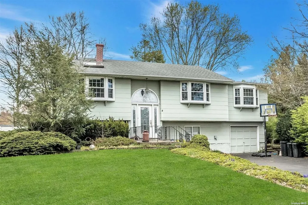 29 Dillon Drive Dix Hills NY 11746