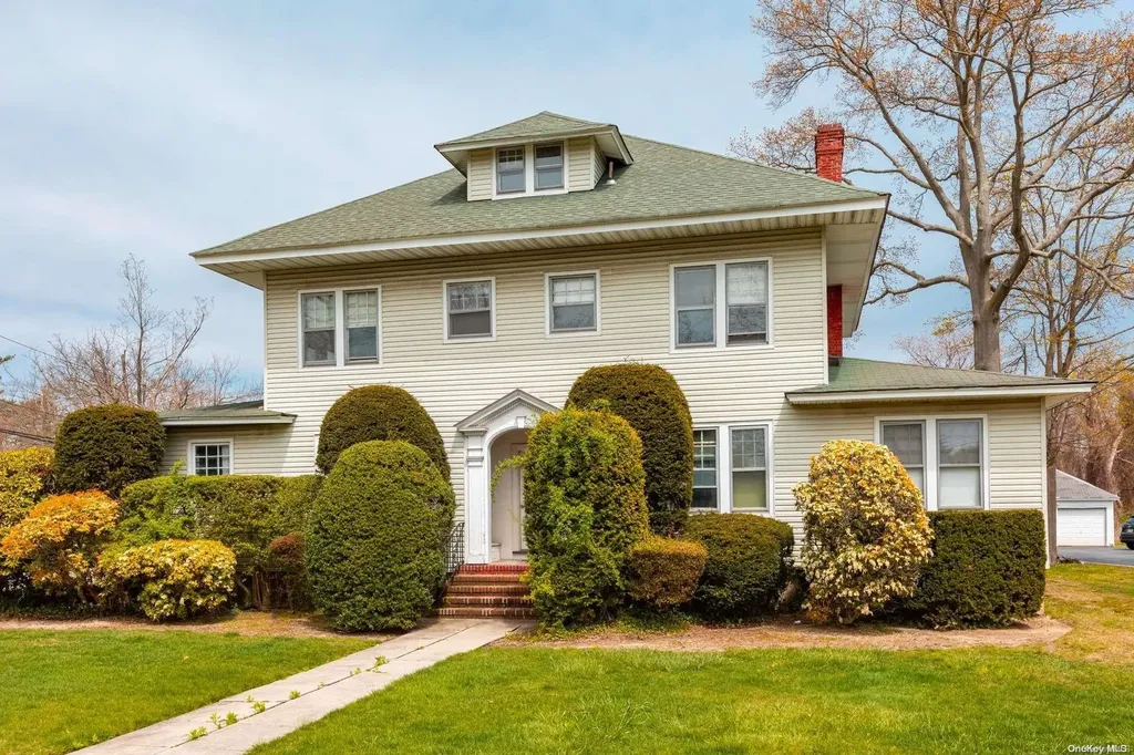 41 Maple Avenue Bay Shore NY 11706