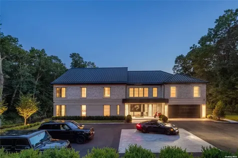 2062 Crest Road Muttontown NY 11791