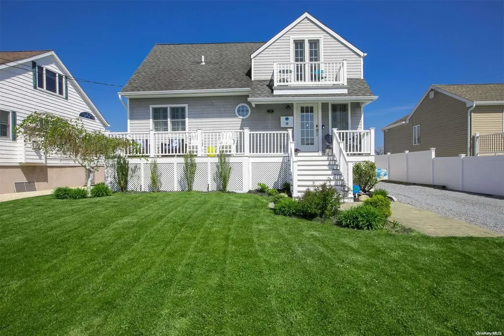 20 Namkee Lane Blue Point NY 11715