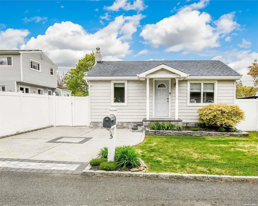 5 Patchogue Avenue Patchogue NY 11772