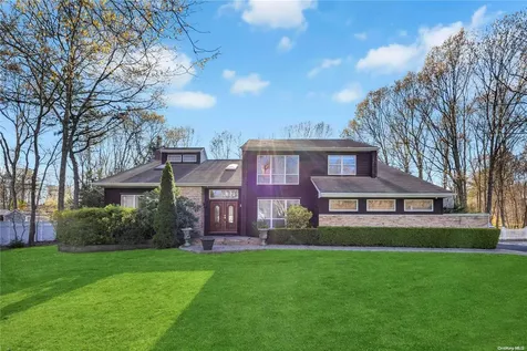 6 Barbara Anne Street Manorville NY 11949