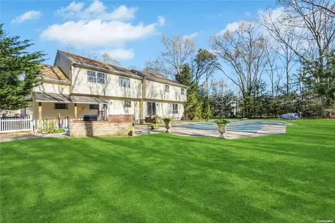 6 Barbara Anne Street Manorville NY 11949