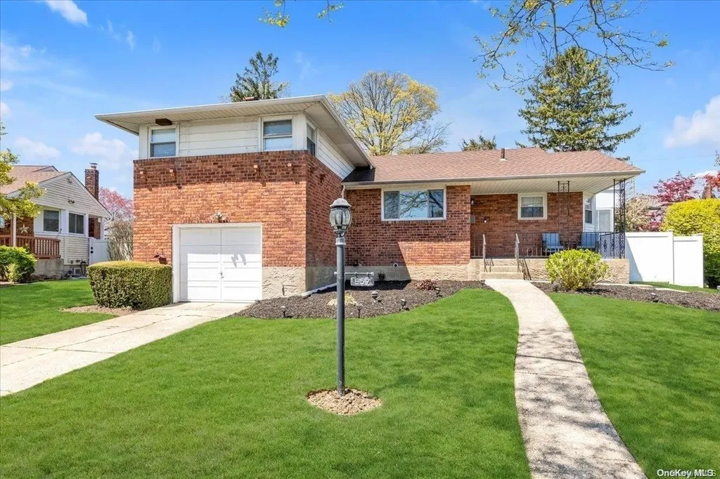 657 Kildare Crescent Seaford NY 11783