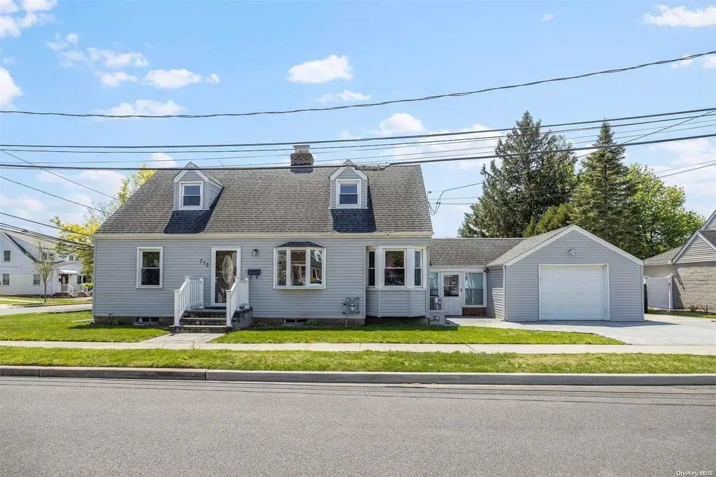 712 7th Avenue New Hyde Park NY 11040