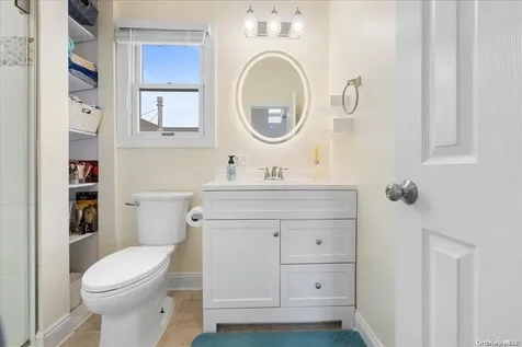 952 S 5th Street Lindenhurst NY 11757