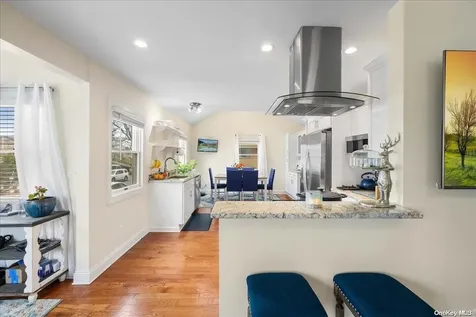 952 S 5th Street Lindenhurst NY 11757