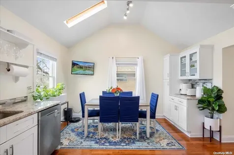 952 S 5th Street Lindenhurst NY 11757