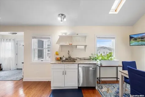 952 S 5th Street Lindenhurst NY 11757