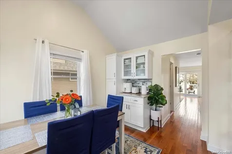 952 S 5th Street Lindenhurst NY 11757