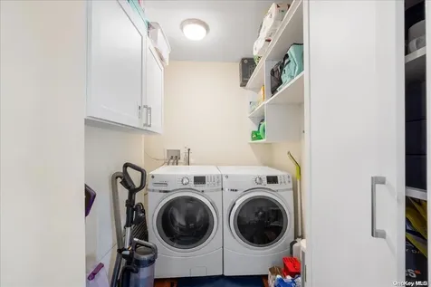 952 S 5th Street Lindenhurst NY 11757