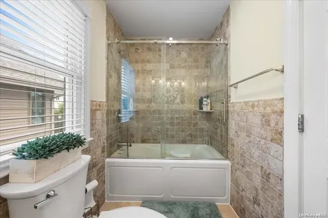 952 S 5th Street Lindenhurst NY 11757