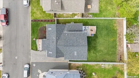 952 S 5th Street Lindenhurst NY 11757