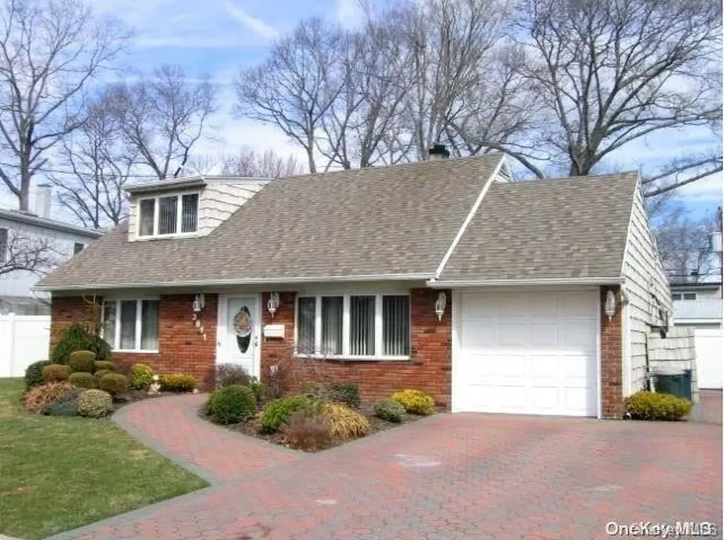 3611 Demott Avenue Wantagh NY 11793