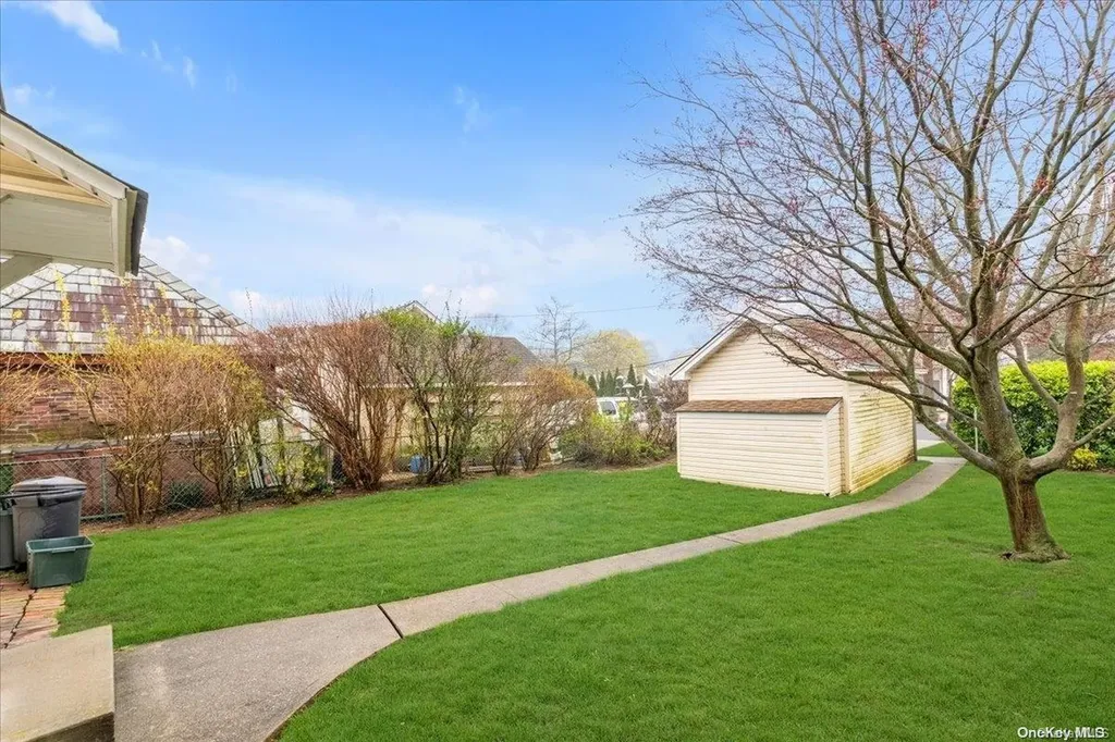 253 Rolling Street Malverne NY 11565