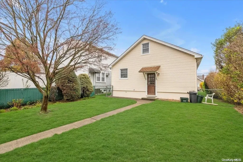 253 Rolling Street Malverne NY 11565