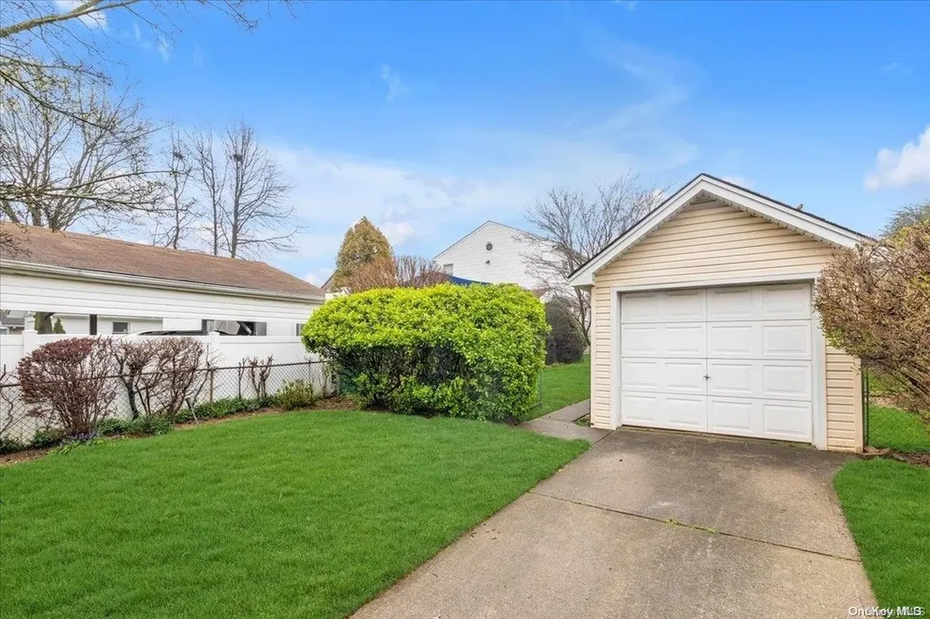 253 Rolling Street Malverne NY 11565