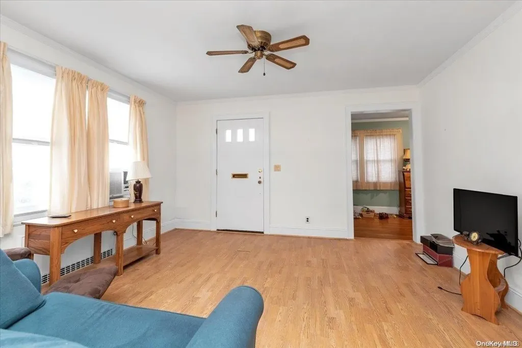 253 Rolling Street Malverne NY 11565