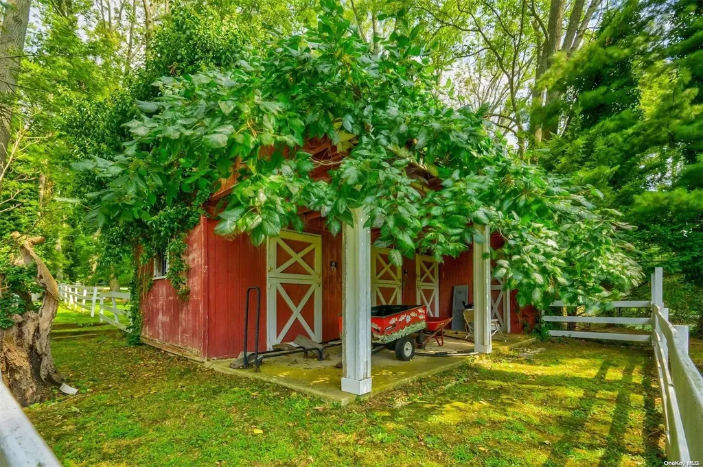 16 Beach Road Northport NY 11768
