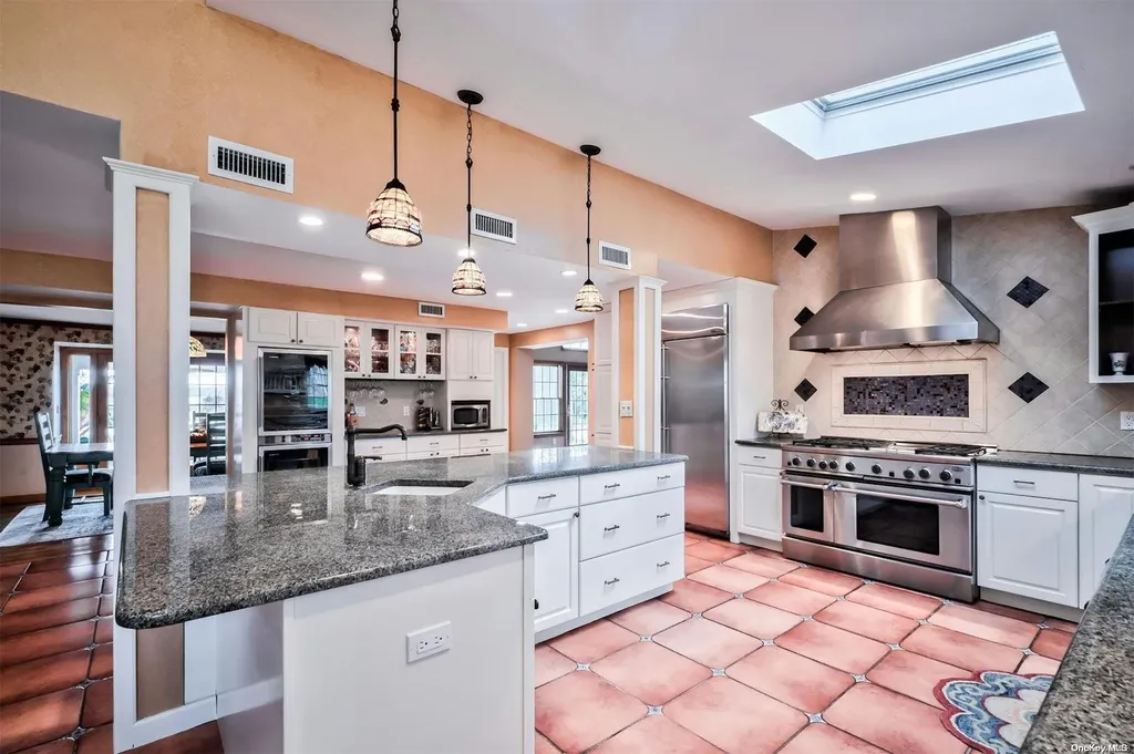 16 Beach Road Northport NY 11768