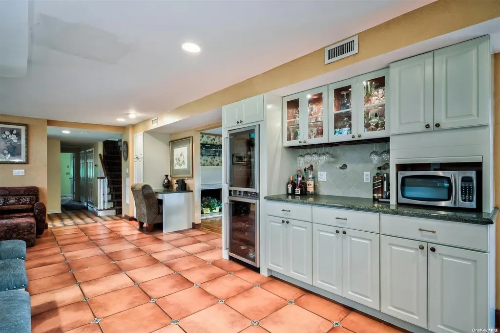 16 Beach Road Northport NY 11768