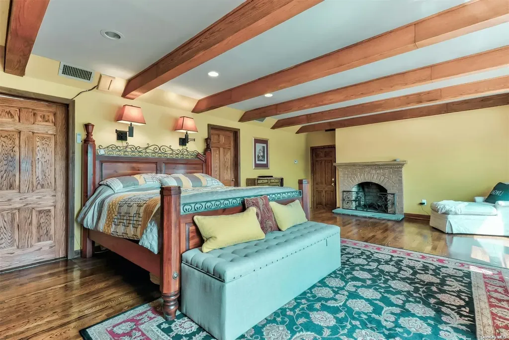 16 Beach Road Northport NY 11768