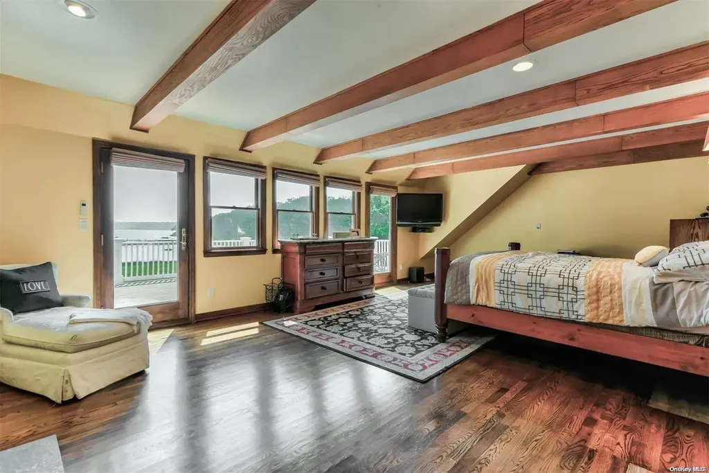 16 Beach Road Northport NY 11768