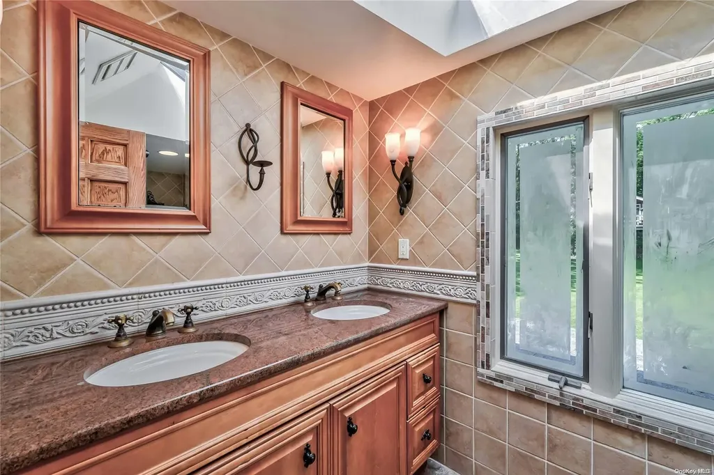 16 Beach Road Northport NY 11768