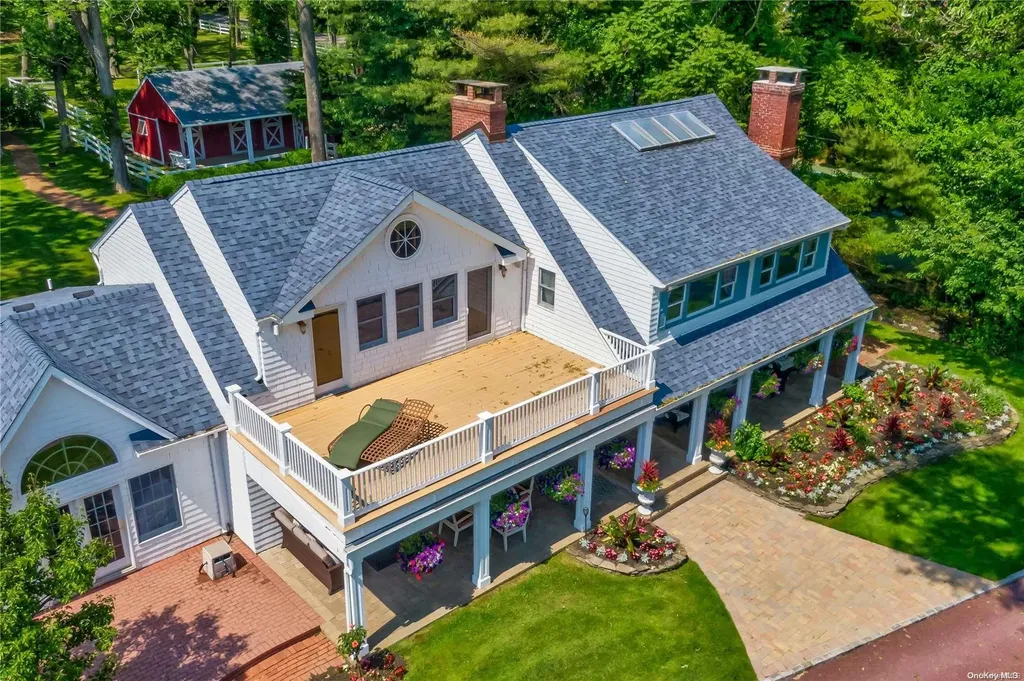 16 Beach Road Northport NY 11768