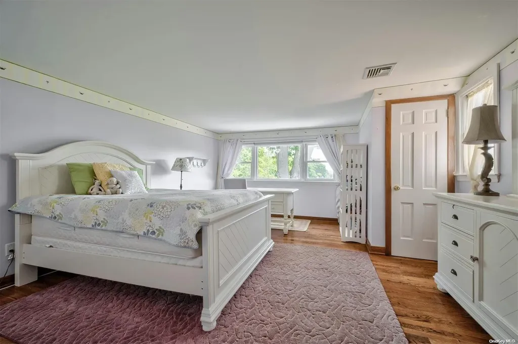16 Beach Road Northport NY 11768