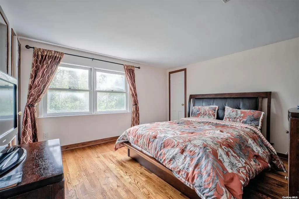 16 Beach Road Northport NY 11768