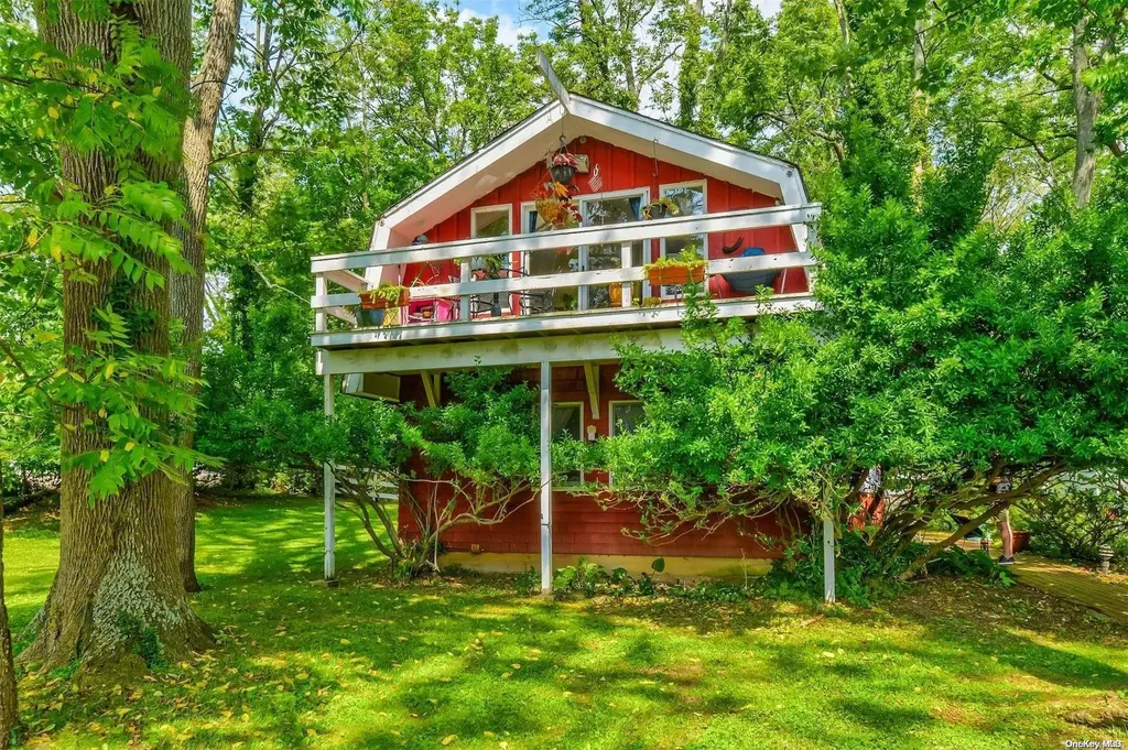 16 Beach Road Northport NY 11768