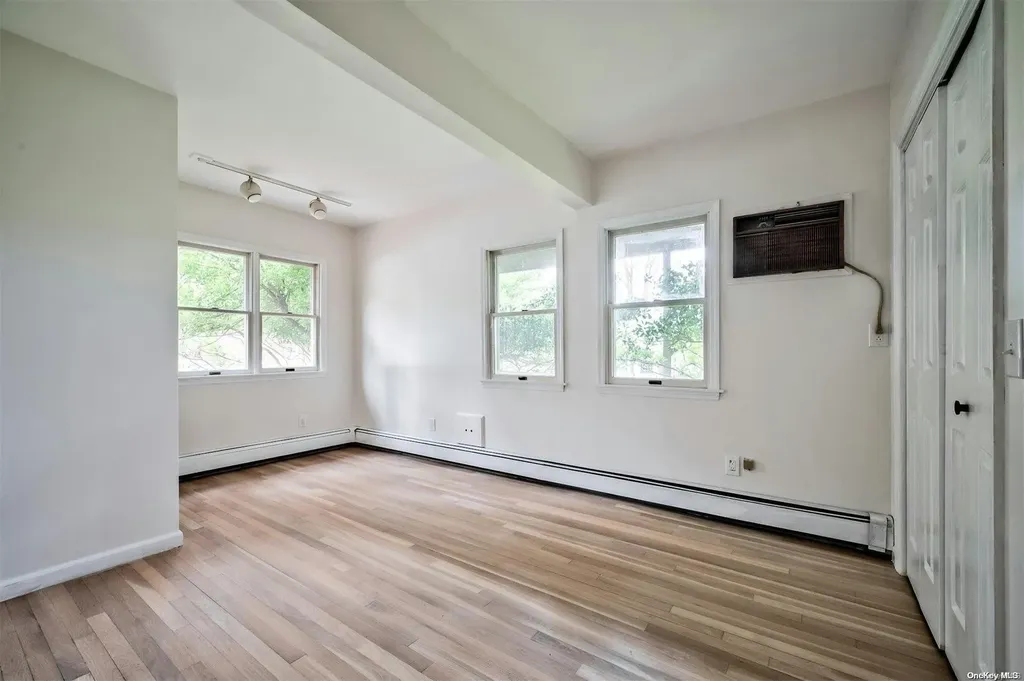 16 Beach Road Northport NY 11768