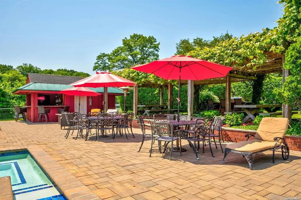 16 Beach Road Northport NY 11768