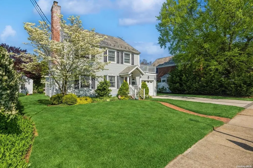 493 Hempstead Avenue Malverne NY 11565