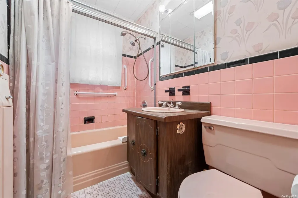 154-43 25th Drive Flushing NY 11354