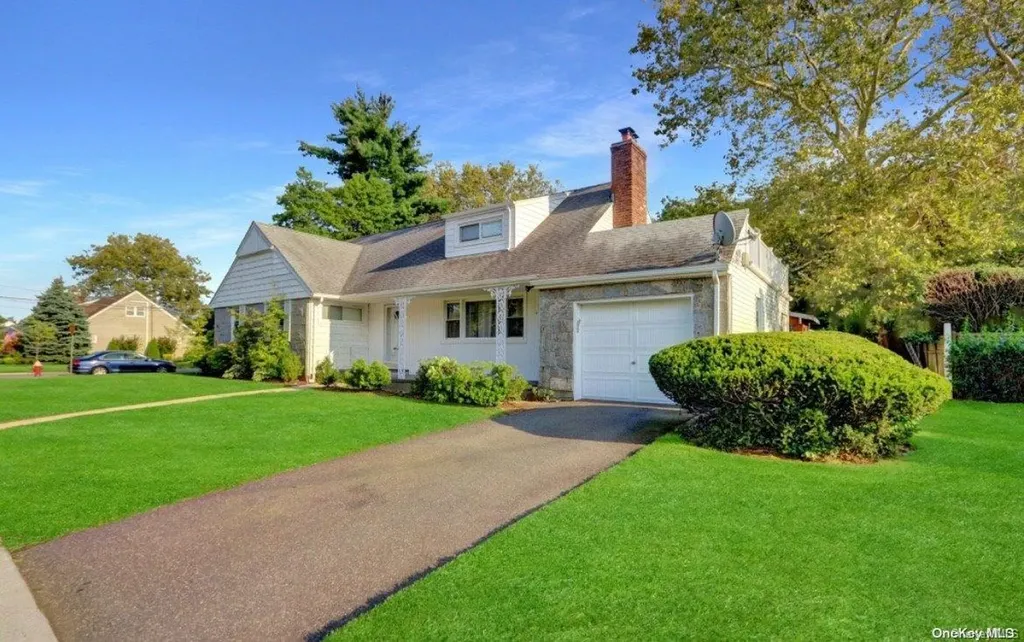 44 Wicks Lane Malverne NY 11565
