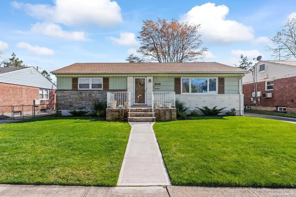 2251 Hoffman Avenue Elmont NY 11003