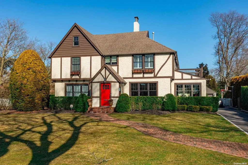 49 West Lane Bay Shore NY 11706