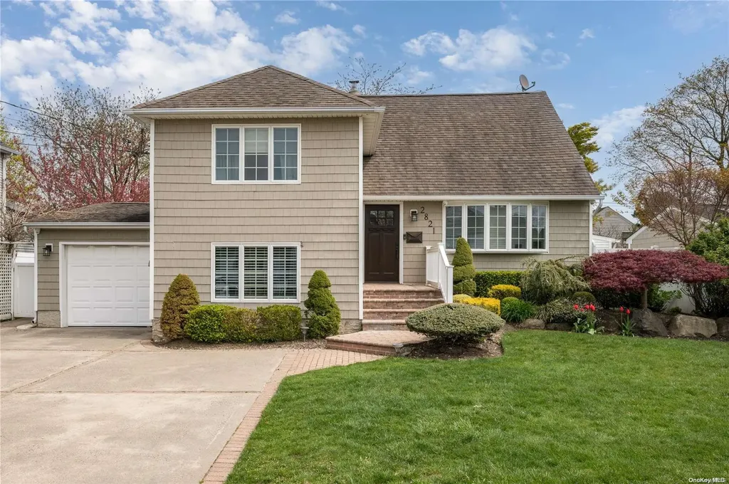 2821 Colonial Avenue Merrick NY 11566