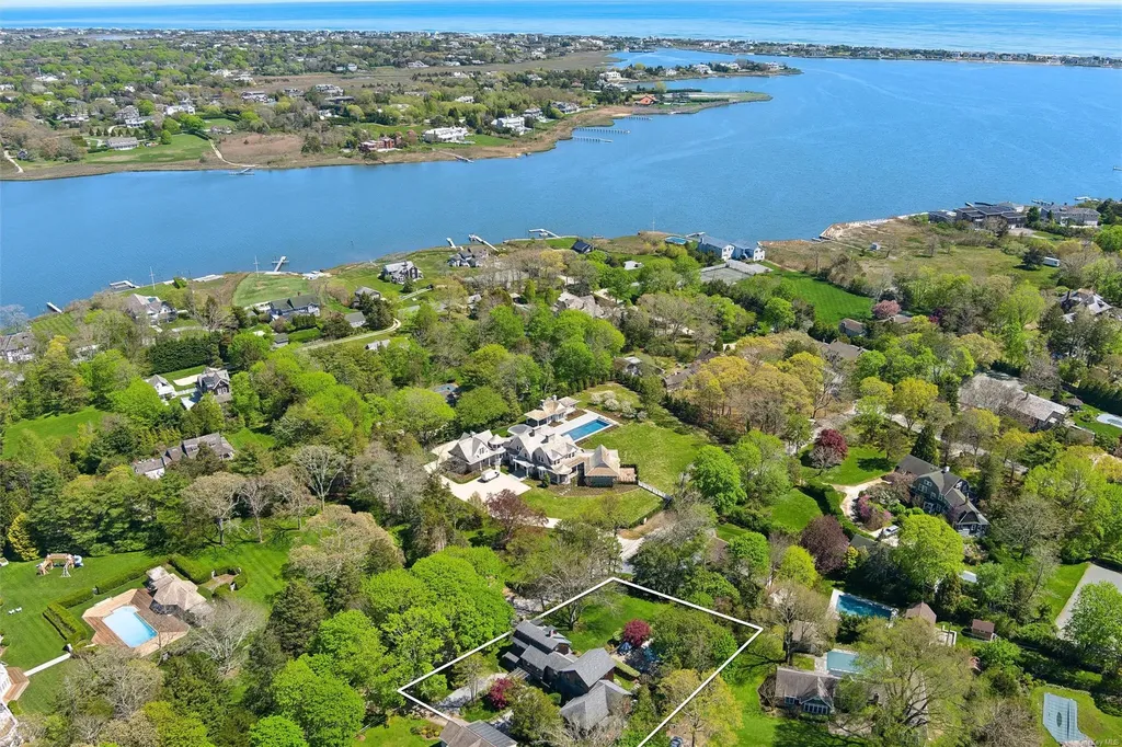 17 Woodbridge Lane Westhampton Beach NY 11978