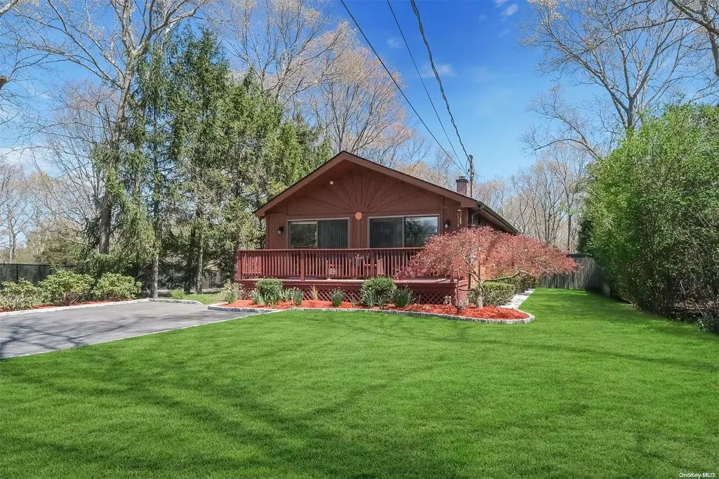 115 Pinehurst Boulevard Calverton NY 11933