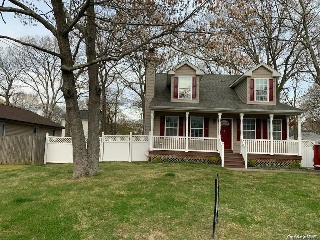7 Halewood Drive Shirley NY 11967
