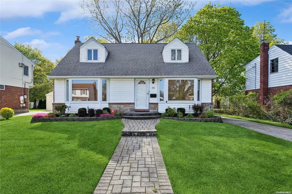 35 Brussel Drive New Hyde Park NY 11040